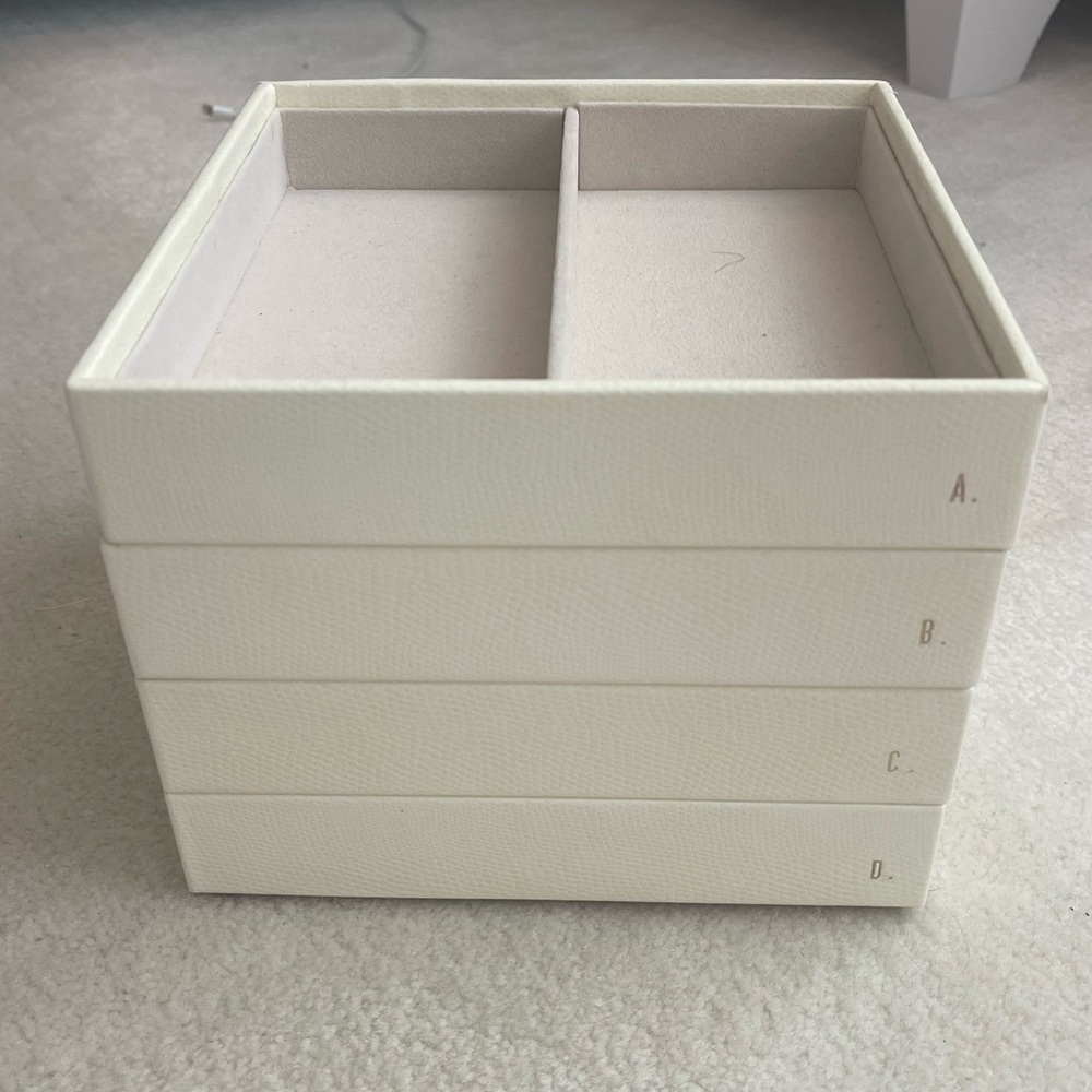 Jewelry organizer
